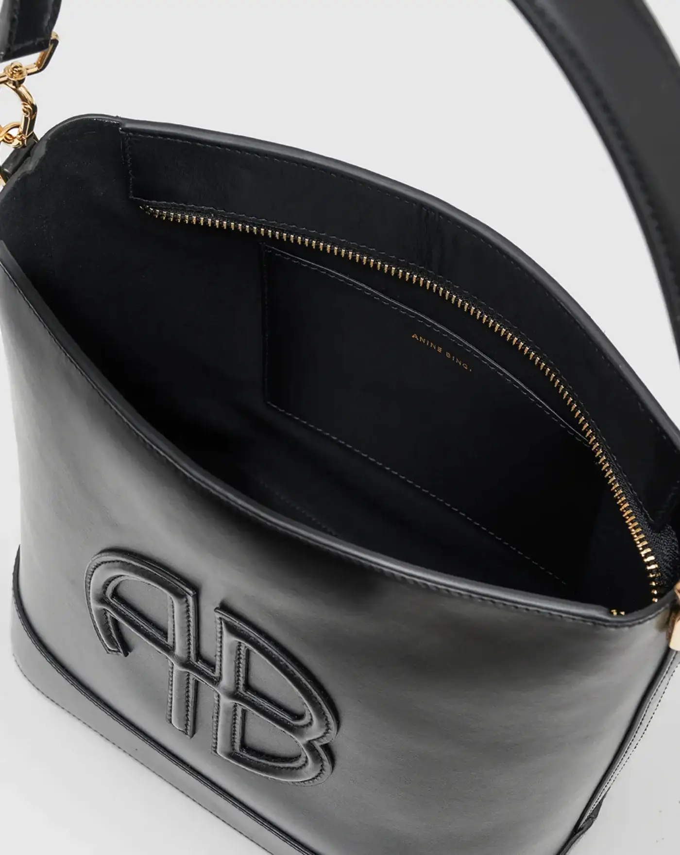 Bolso Anine Bing Lili Bucket Bag - Image 6