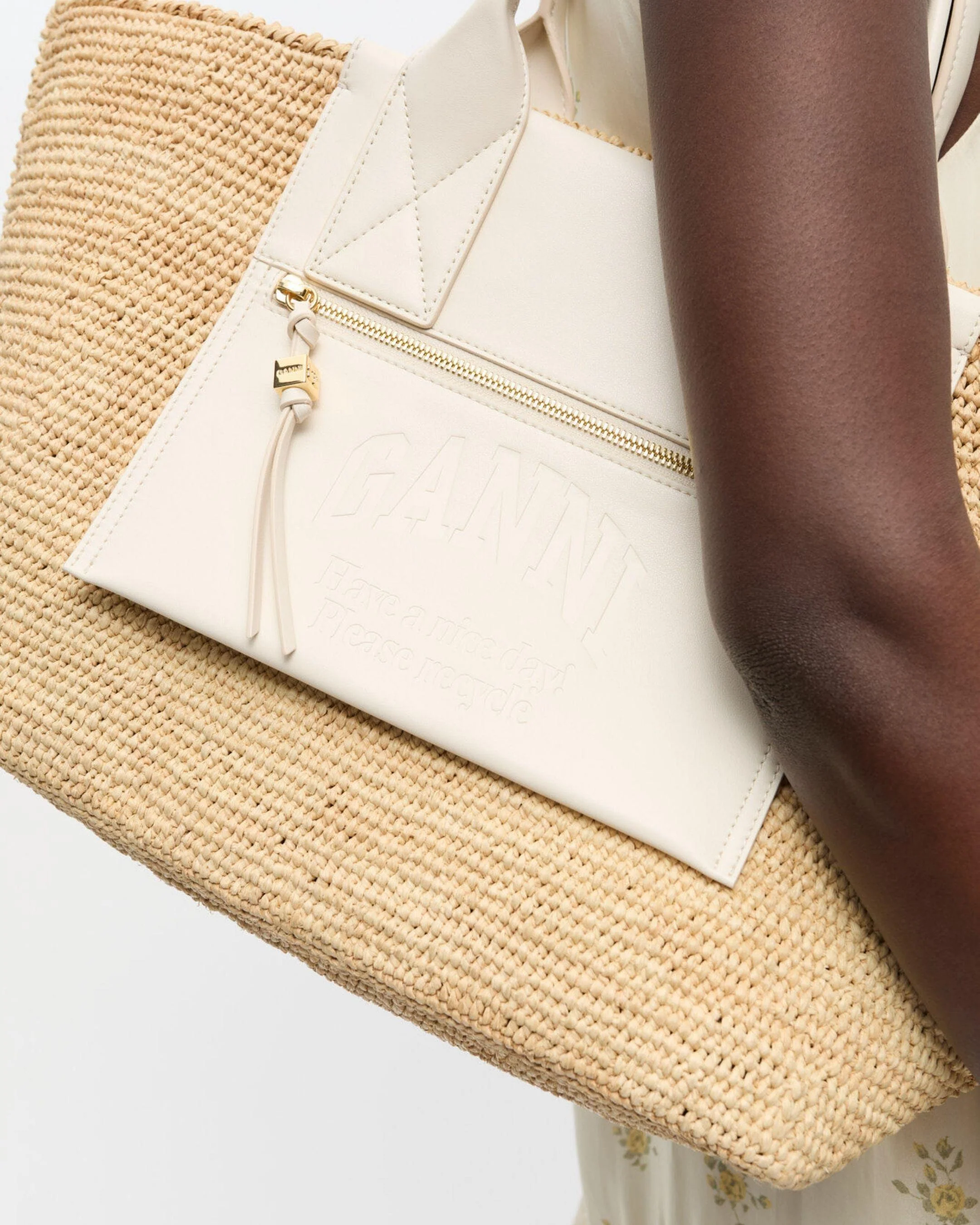 Bolso Ganni Easy Shopper Medium Raffia - Image 5