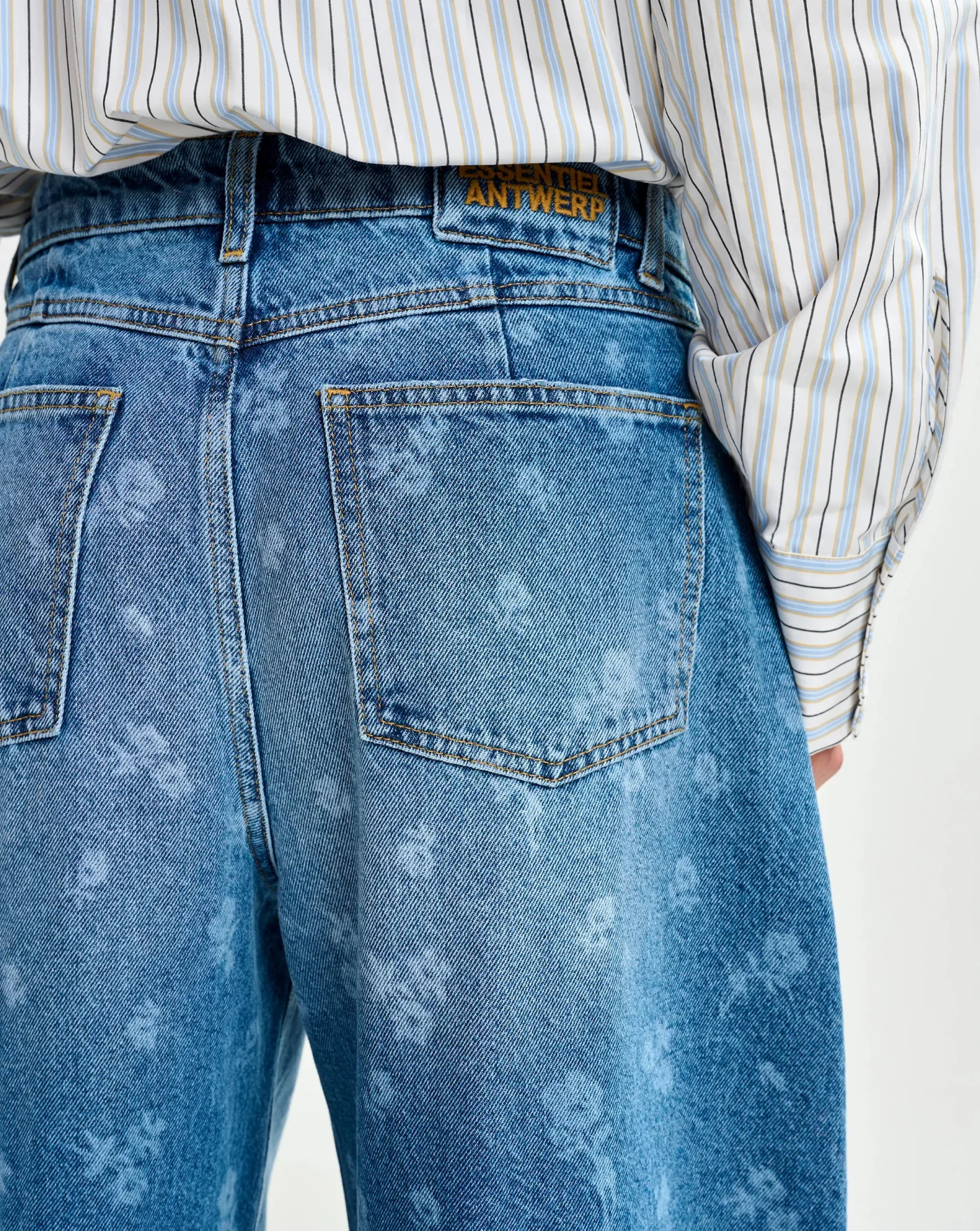 Denim Essentiel Antwerp Jo1 Barrel Leg Jeans - Image 4
