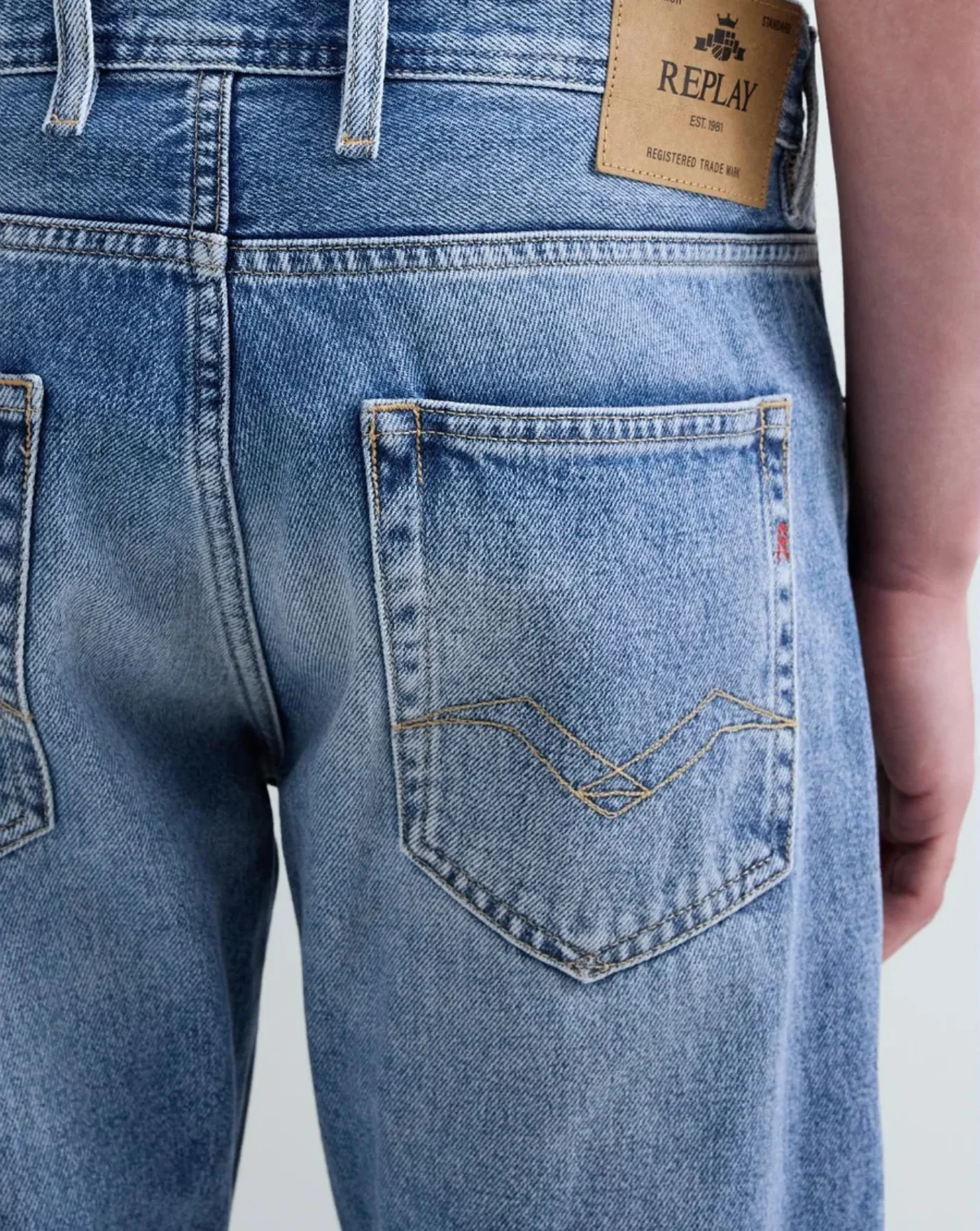 Pantalones Replay Straight fit grover - Image 8