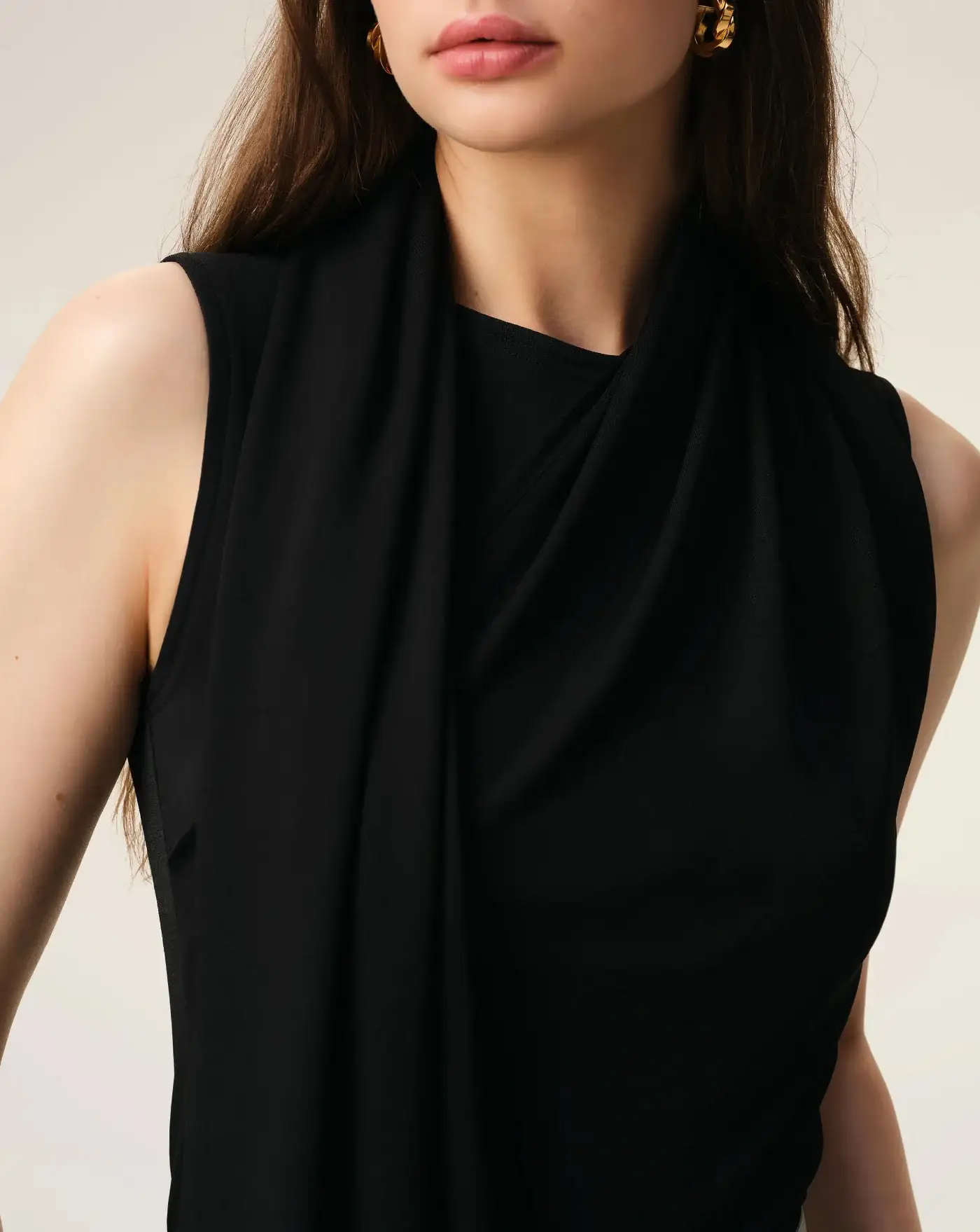 Top Ami Paris Sleeveless Lavalliere - Image 5