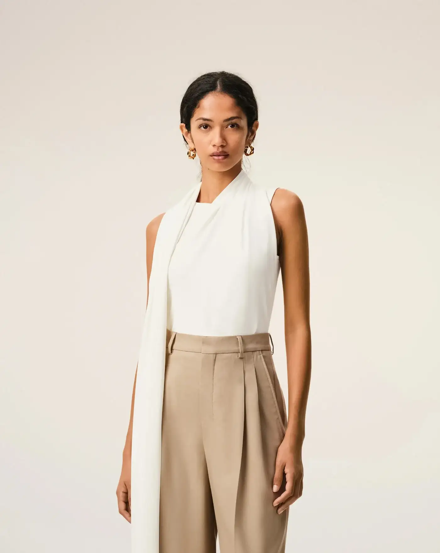 Top Ami Paris Sleeveless Lavalliere - Image 2