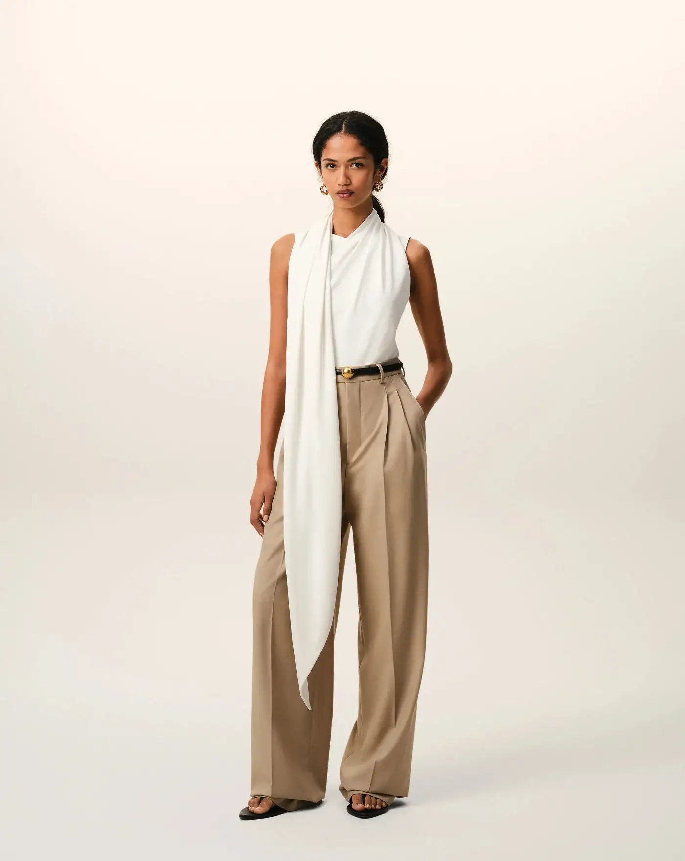 Top Ami Paris Sleeveless Lavalliere - Image 4