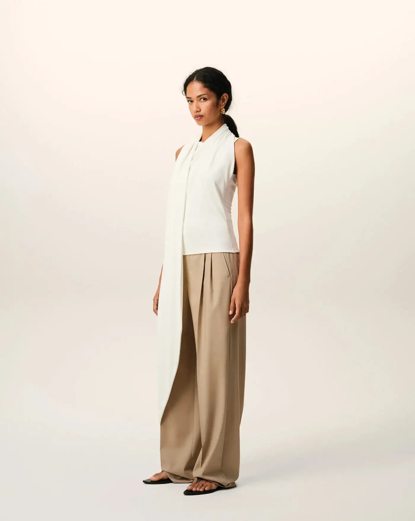 Top Ami Paris Sleeveless Lavalliere - Image 5