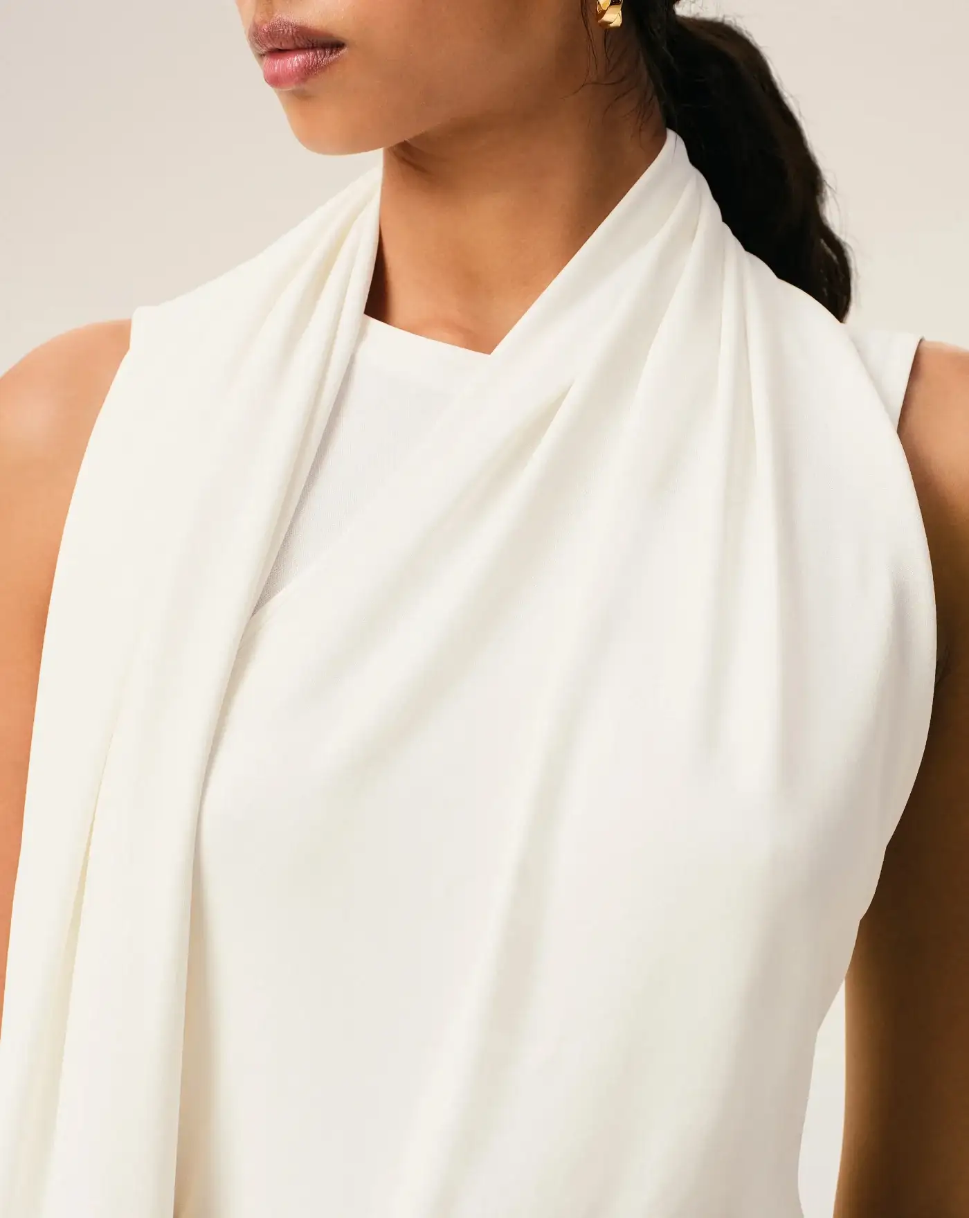 Top Ami Paris Sleeveless Lavalliere - Image 6