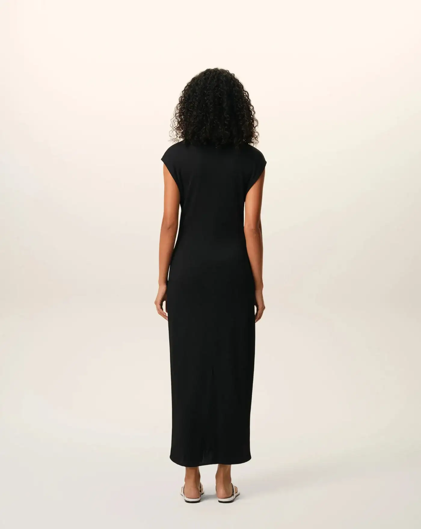 Vestido Ami Paris Sleevelees Fitted Long - Image 4