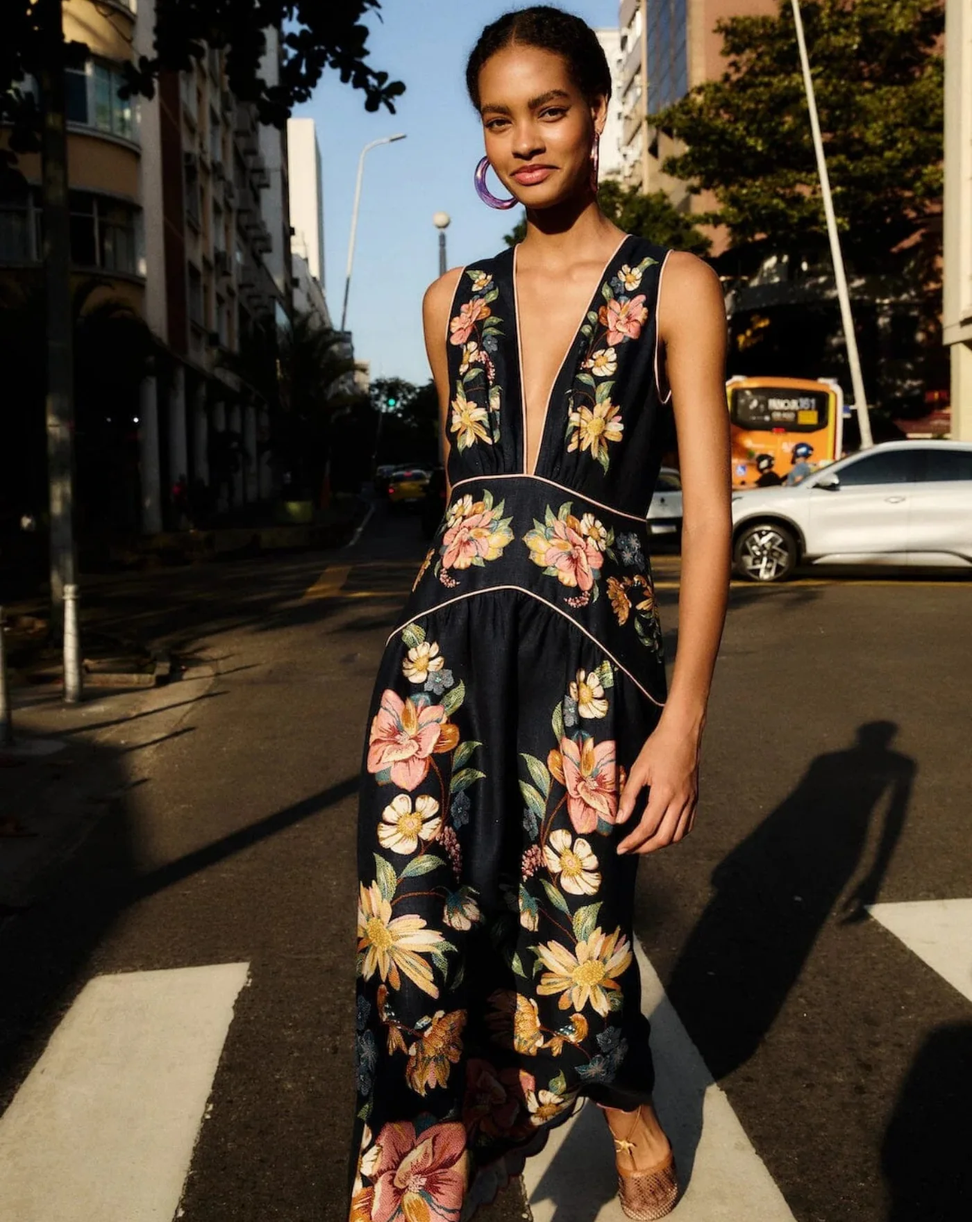 Vestido Farm Rio Maira Floral Dark Blue Midi Dress - Image 5