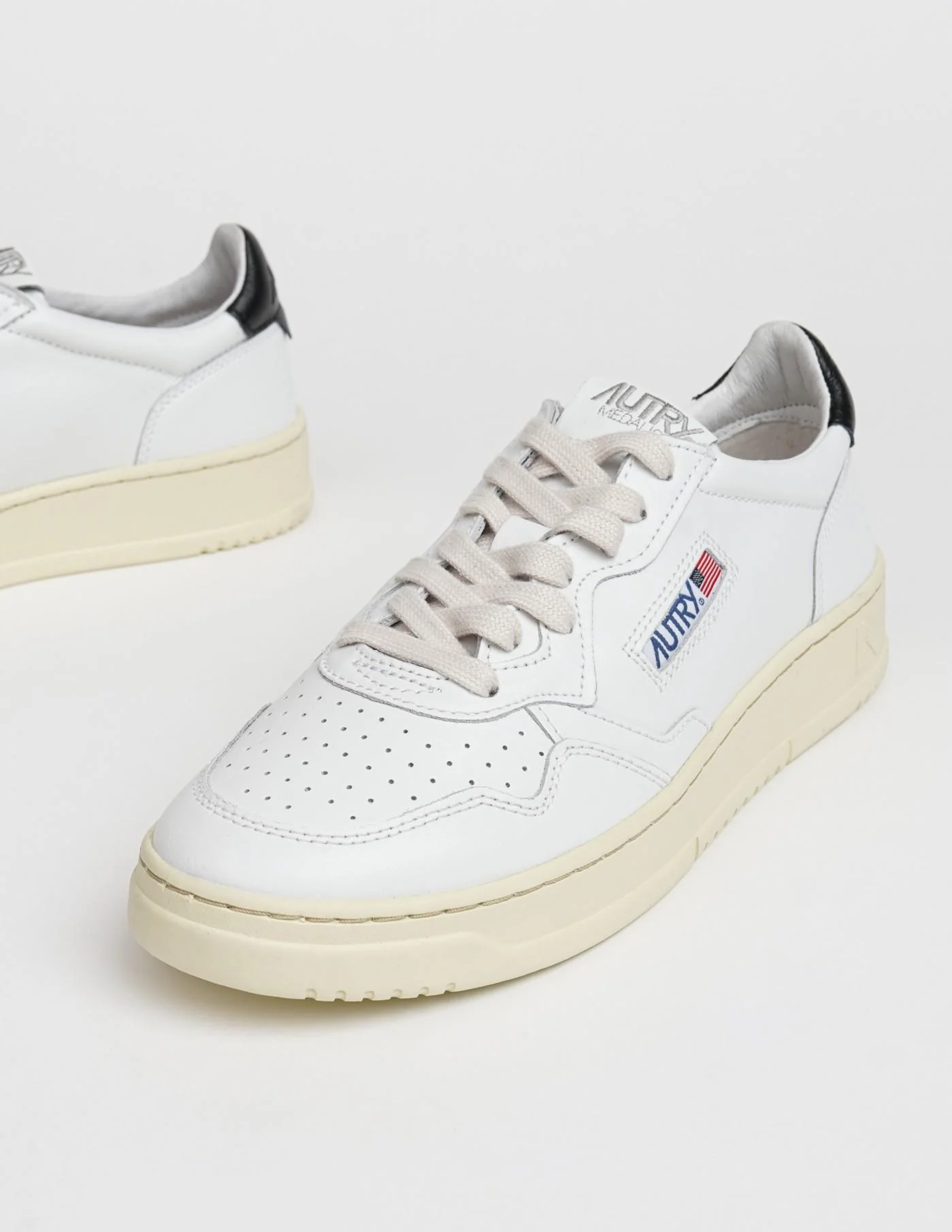 Zapatillas Autry Aulm LL22 - Image 4