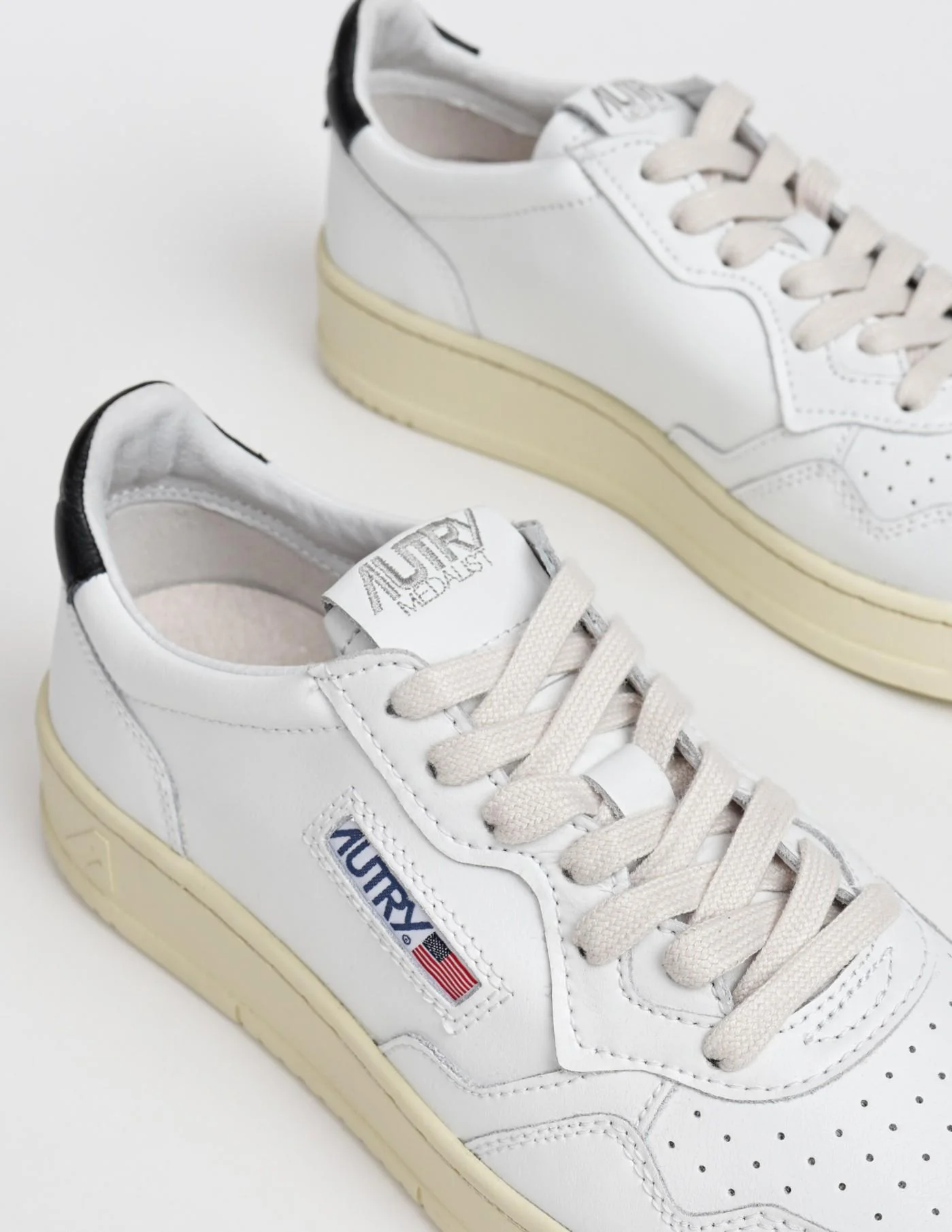 Zapatillas Autry Aulm LL22 - Image 7