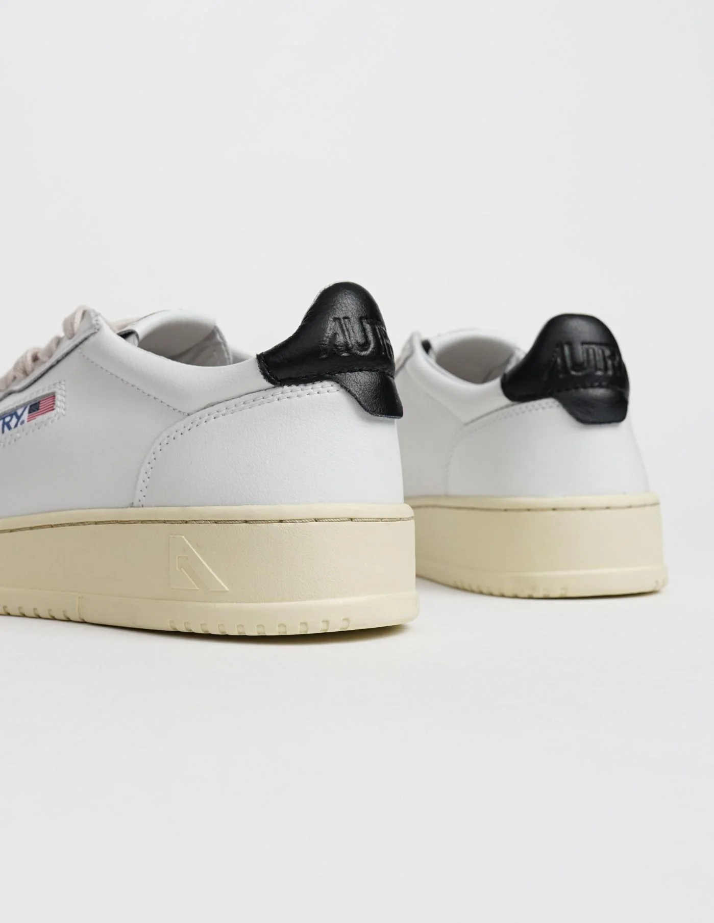 Zapatillas Autry Aulm LL22 - Image 8