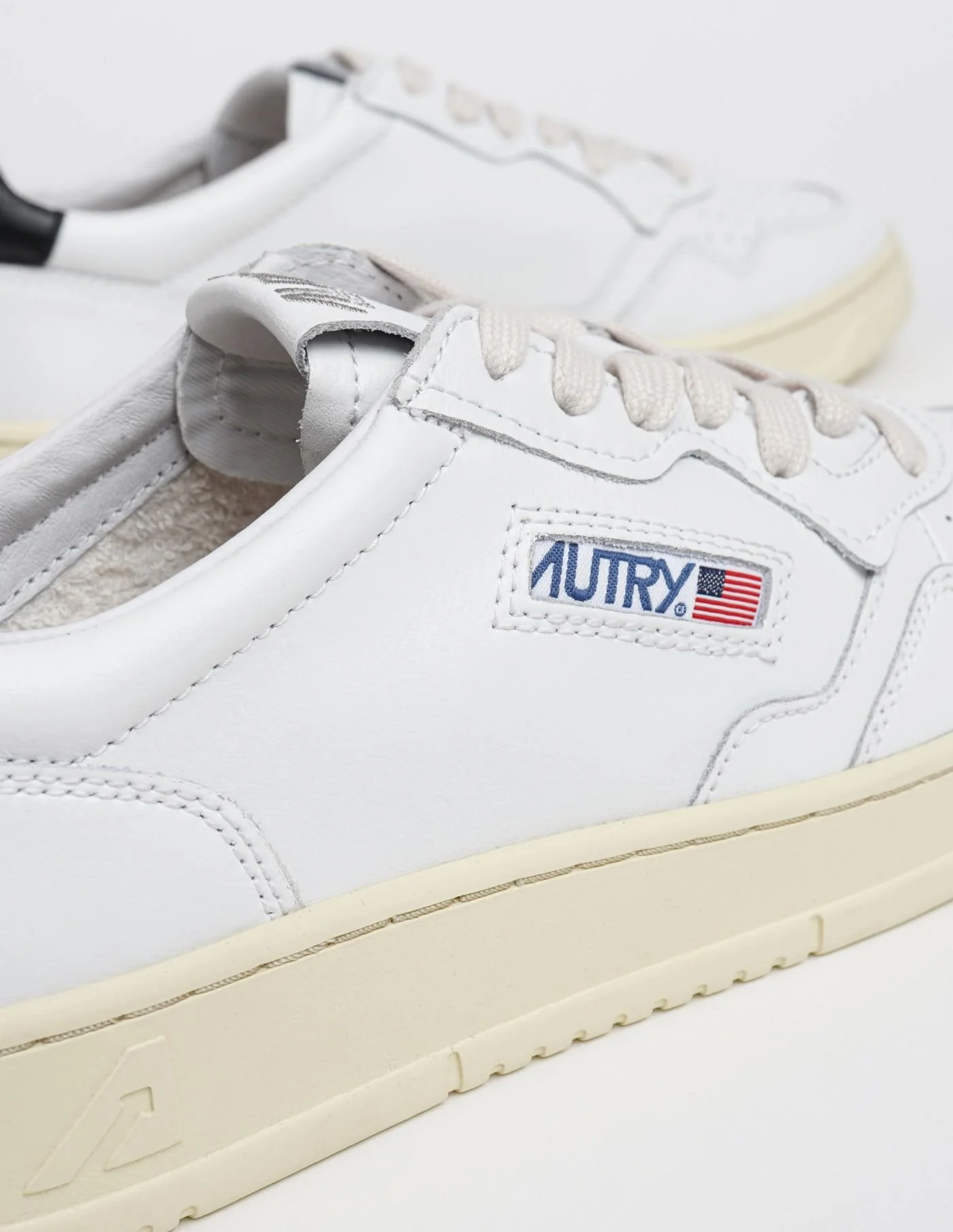 Zapatillas Autry Aulm LL22 - Image 9