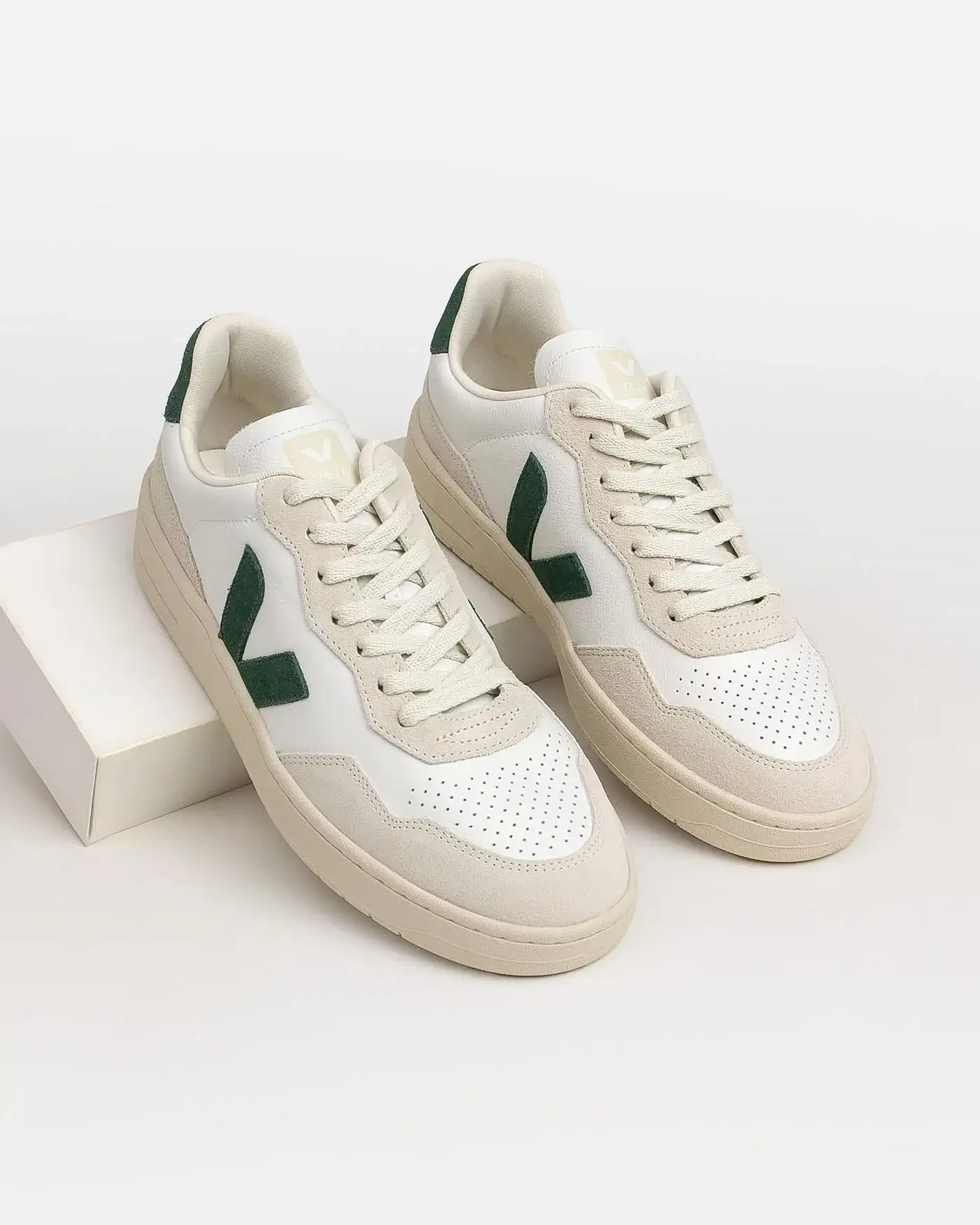 Zapatillas Veja V-90 O.T. Leather Extra White Cyprus - Image 5